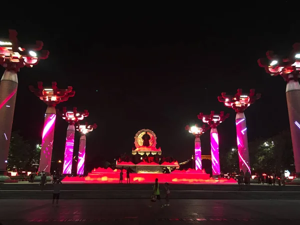 中国西安 2018年8月3日 在有照明的喷泉公园表演 — 图库照片