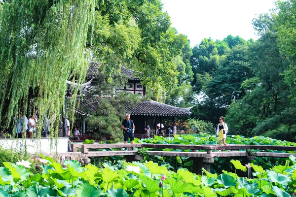 Suzhou China 2018 Gazebos Stone Bridge Canals Beautiful Tree Garden — 스톡 사진