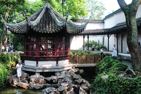 Suzhou China 2018 Gazebos Stone Bridge Canals Beautiful Tree Garden — 스톡 사진