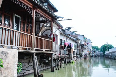 Suzhou, Çin, 06 Ağustos 2018: Suzhou 'nun dar kanallarında hayat tam gaz devam ediyor