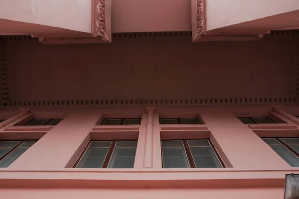 Edifício Histórico Com Estuque Rosa Colunas Detalhes Arquitetura — Fotografia de Stock