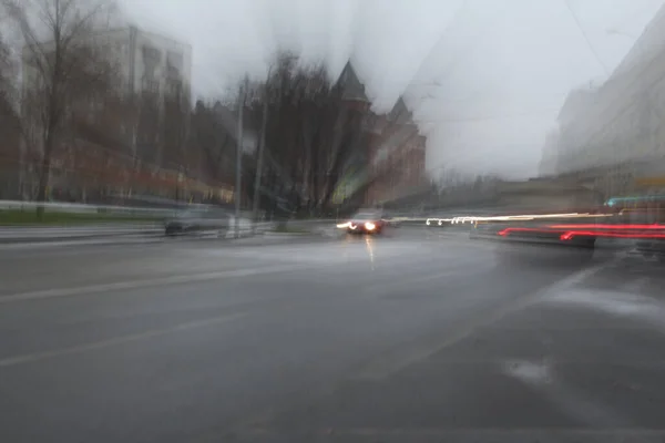 Autos Fahren Einem Düsteren Herbsttag Bewegung Durch Die Straßen — Stockfoto