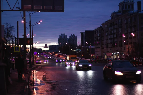 Автомобильное Движение Улицам Москвы Вечером — стоковое фото