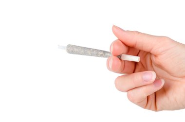 Esrar ortak üzerinde beyaz izole tutan kadının el 