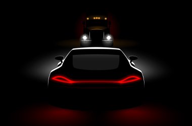 bir toplantı için araba farlar ve taillights ile karanlıkta bir kamyon kazası