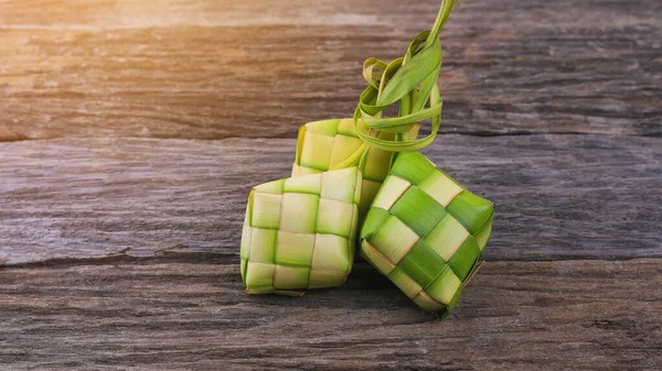 Ketupat Rijstknoedel Een Lokale Delicatesse Tijdens Het Feestseizoen Zuidoost Azië — Stockfoto