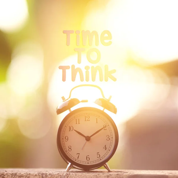 Relógio Alarme Preto Com Palavra Hora Pensar Conceito Tempo — Fotografia de Stock