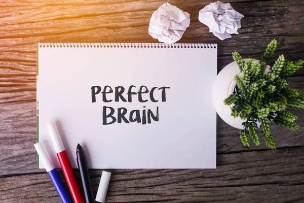 Perfect Brain Word Met Kladblok Groene Plant Houten Ondergrond — Stockfoto