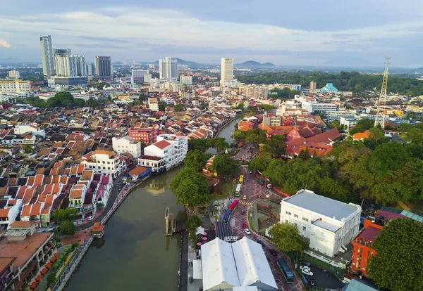 MALACCA, MALAYSIA - 30 Ocak 2017: güzel Malacca kasabasının en iyi manzarası. Malacca 7 Temmuz 2008 'den bu yana UNESCO Dünya Mirasları Listesi' nde yer alıyor..