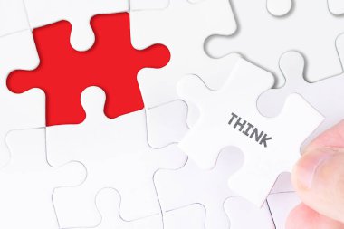 Kadın eli ve Düşün Kelime 'nin kayıp bulmacası