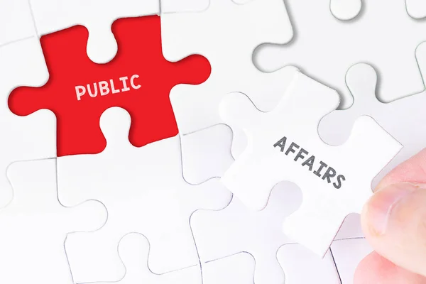 Kobieta Ręka Brakuje Puzzle Public Affairs Słowo — Zdjęcie stockowe