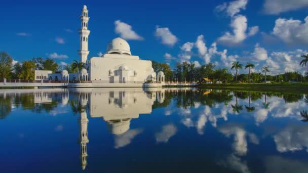 マラッカ海峡モスク4Kタイムラプス Masjid Selat Melaka マラッカ マレーシア — ストック動画