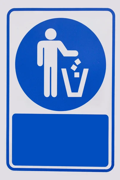 Recyklované symbol modré a bílé pozadí. Muž hodil tra — Stock fotografie