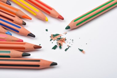 Bazı kalemler resmini farklı renkler ve kalem çizgili