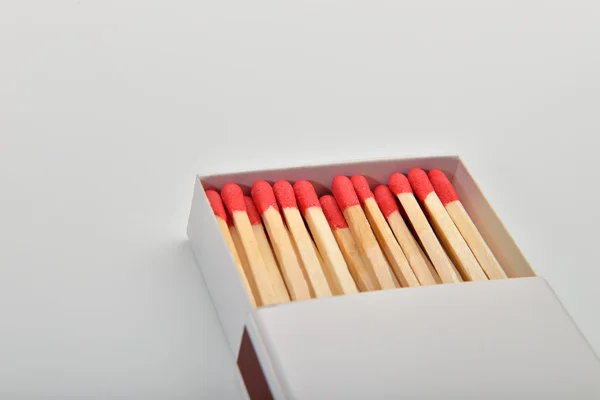 Caja de fósforos de papel vacía con cerillas de madera. Matchbook caso p — Foto de Stock