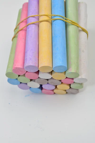 Pieces of chalks in a variety of colors arranged and tied with e — Stock Photo, Image