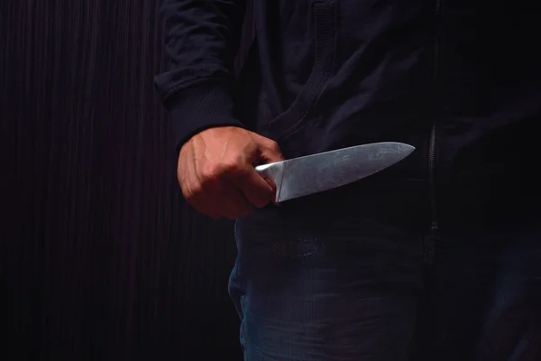 Close up of a young man hand, holding a knife, about to attack, o — стоковое фото