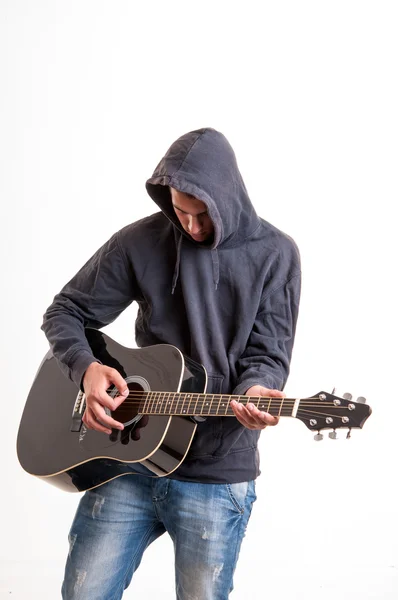 Practicing in playing guitar. Lonely young guitarist played by g — Stock Photo, Image