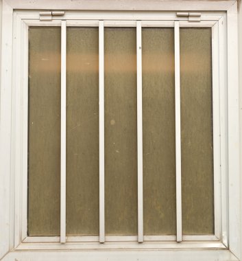 metal çerçeve penceresiyle