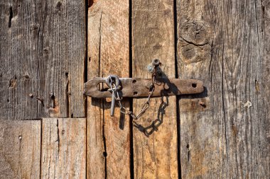 Eski ahşap kapı kilitlendi - kavram görüntü