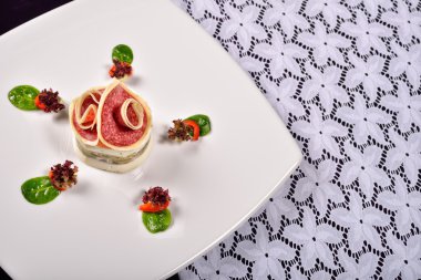 Etli jöle hindi göğsü gorgonzola peyniri, marul, ba ile kapatmak