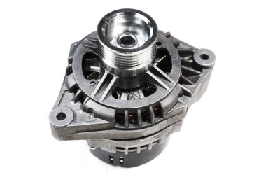 Beyaz arka plan üzerinde izole otomobil jeneratör