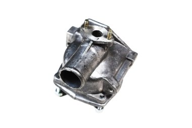 Beyaz arka plan üzerinde izole otomobil parçaları