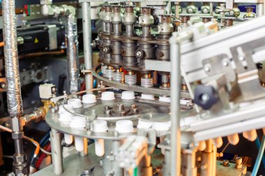 Süt için plastik şişe üretimi