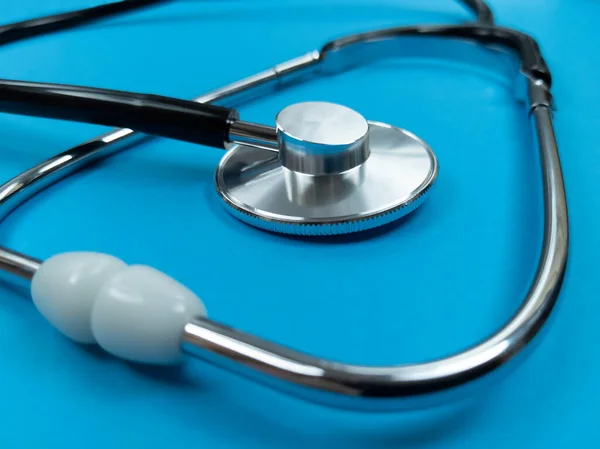 Black stethoscope on blue background. Stock photo. — Stock Photo, Image