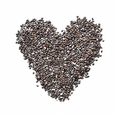 Beyaz arkaplanda izole edilmiş chia tohumlarından kalp şekli