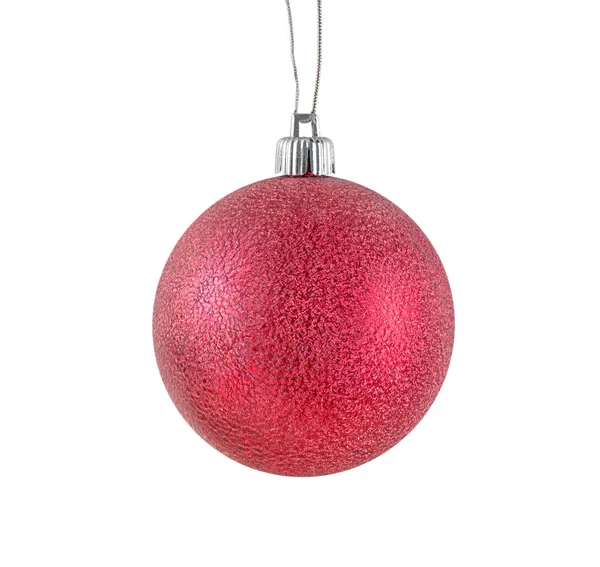 Appeso Rosso Metallizzato Lucido Bauble Natale Isolato Uno Sfondo Bianco — Foto Stock