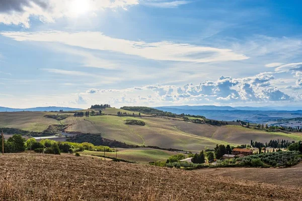 Idyllisch Toscaans Landschap Met Zonnige Zomerhemel Panoramisch Uitzicht — Stockfoto