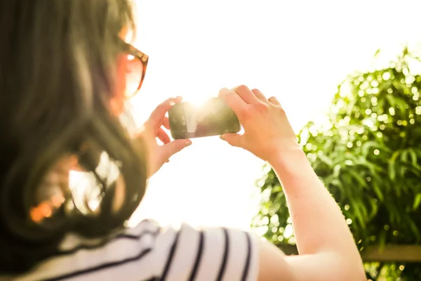 Žena při snímek — Stock fotografie