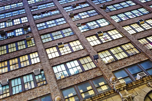 Fassade d'entrepôt avec bureaux à New York — Photo