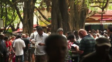 Dolarını için bekleyenler