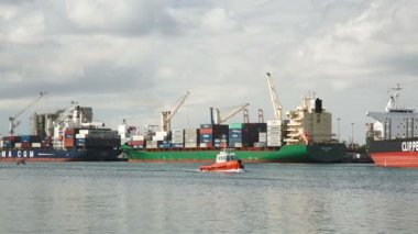 Port Louis ana limanın