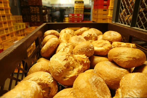 Pão branco na cesta — Fotografia de Stock