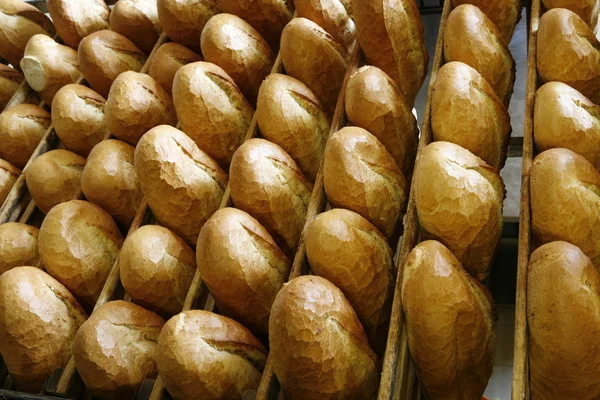 Pão branco na prateleira — Fotografia de Stock