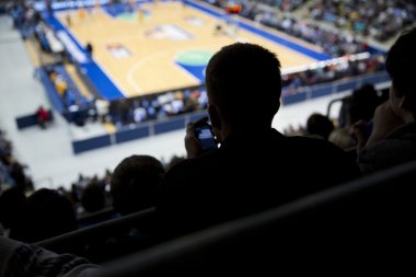 Profesyonel basketbol oyun sıkılmış seyirci