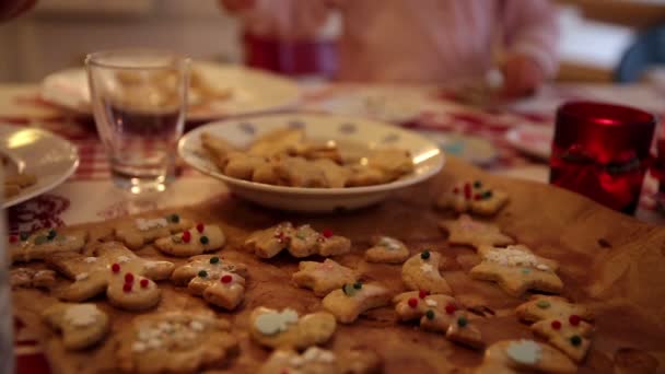 Adjusting focus on some cookies on advent first — Stock Video