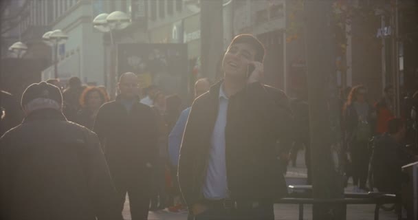 Man talking on cell phone in busy street — Stock Video