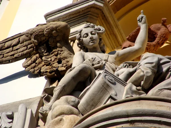Barokní anděl, kamenité detail církve v křešovské, Dolní Slezsko, Polsko — Stock fotografie