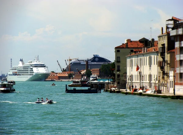 Venedik, Italya sularında gemiler ve tekneler