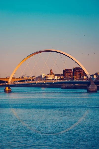 Pôr Sol Rio Clyde Glasgow Ponte Arco Finnieston — Fotografia de Stock