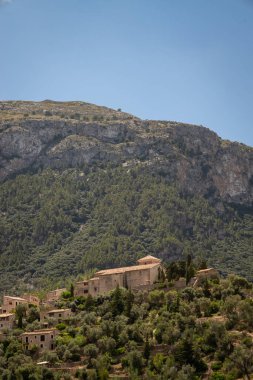 Mallorca 'nın batı kıyısındaki Deia' nın Picturesque Dağı Köyü