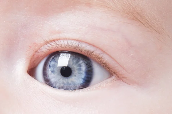 Глаза ребенок — стоковое фото
