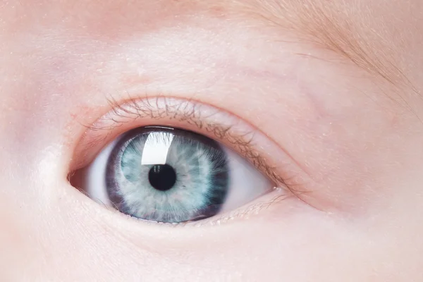 Глаза ребенок — стоковое фото