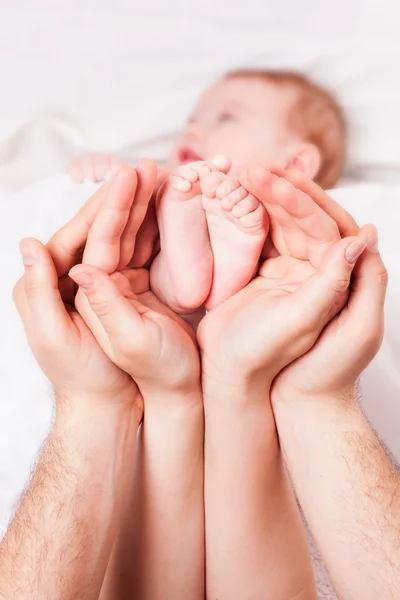 Hands of parents — Stock Photo, Image