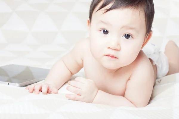 Baby and phone — Stock Photo, Image