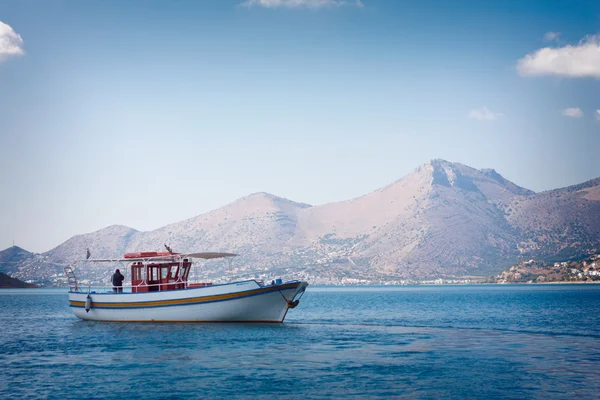 Jacht in de zee — Stockfoto